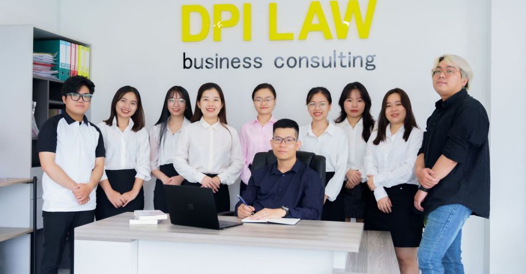 Nhóm chuyên gia trong môi trường tư vấn kinh doanh